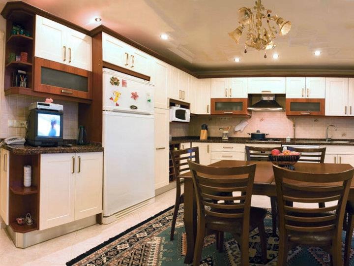 Klasik geniş mutfak